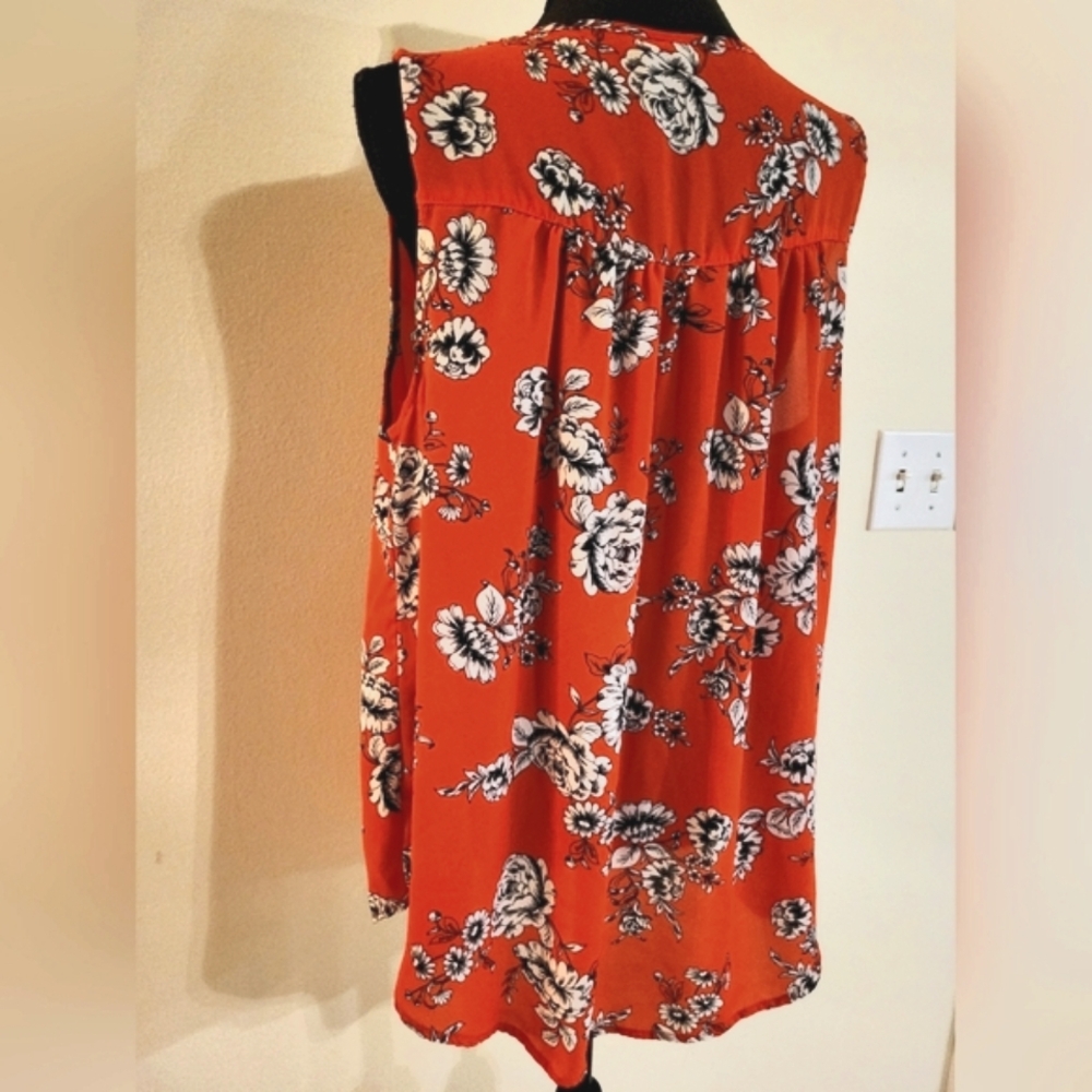 TORRID Red, Black, & White Floral Sleeveless Top (Torrid Size 0/Large) - Picture 10 of 15